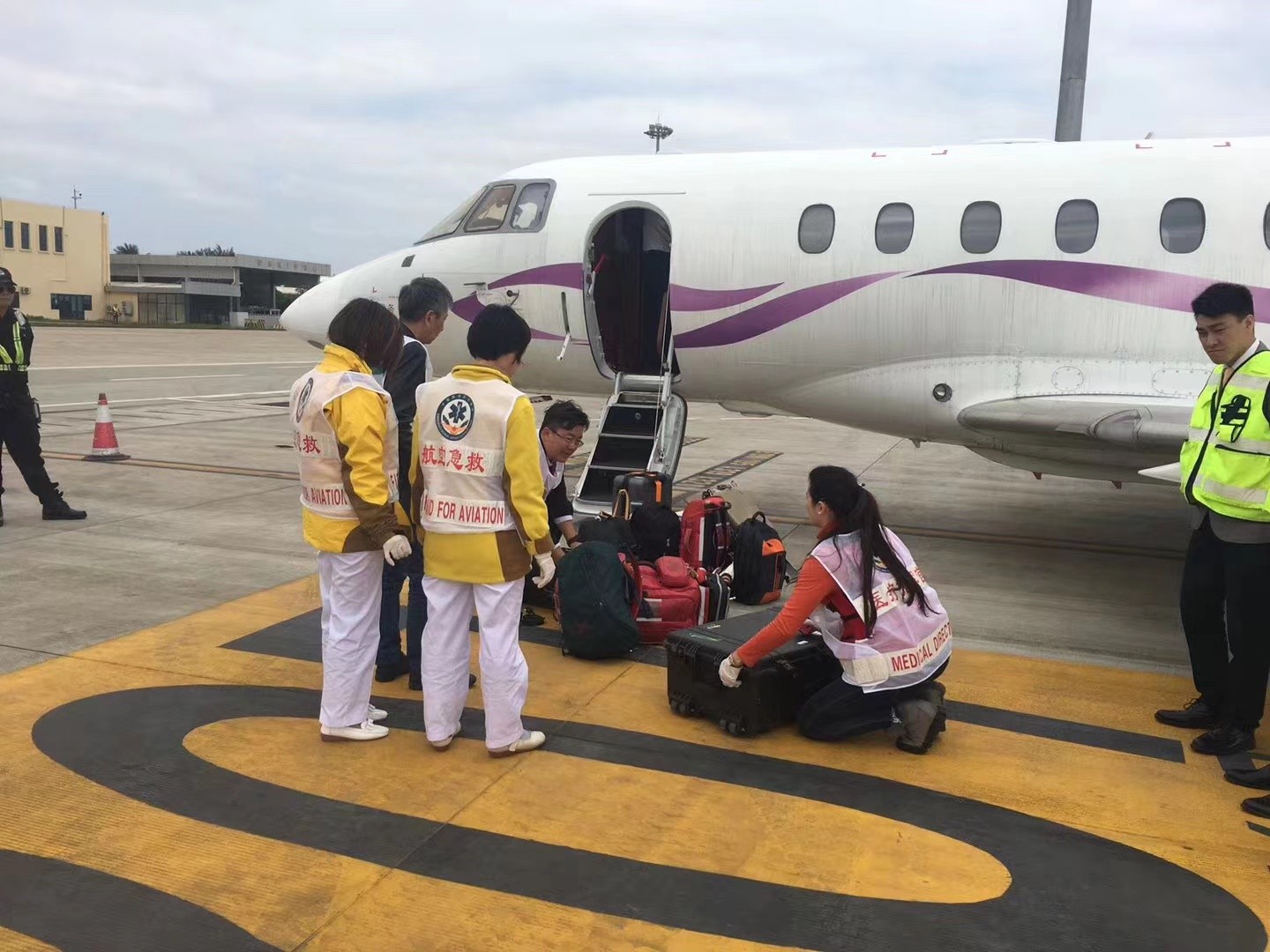 巴马香港出入境救护车出租